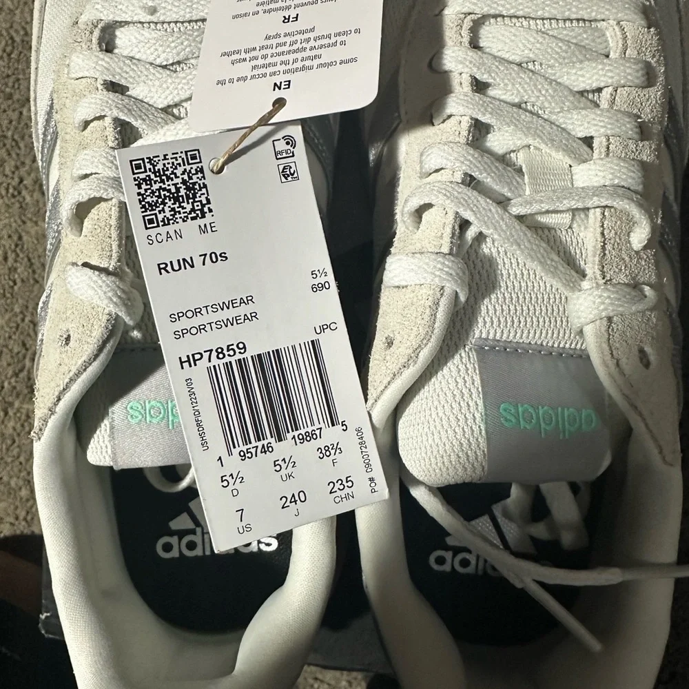Adidas Run 70s Women's shoe size 7 White Beige Silver Tan Suede Leather HP7859 - Picture 5 of 5